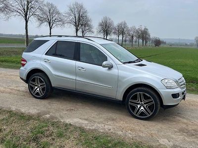 Usata Mercedes ML320 224 CV (164 kW) 2007 Argento SUV