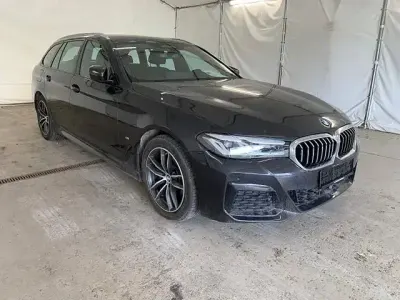 Gebraucht BMW 520 M Sport 190 PS (139 kW) 2022 Sophistograu brillanteffekt me Kombi