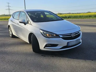 Gebraucht Opel Astra Dynamic 110 PS (80 kW) 2018 Weiß Limousine