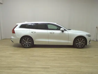 Gebraucht Volvo V60 Inscription 253 PS (186 kW) 2021 Weiss Kombi