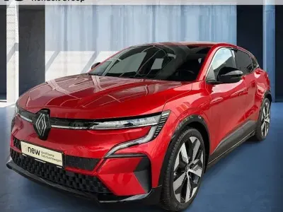 Używany Renault Megane E-Tech Techno 160 kW (218 KM) 2023 Czerwony Sedan/Limuzyna