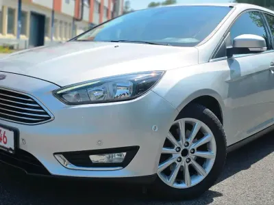Gebraucht Ford Focus 125 PS (91 kW) 2018 Silber Kombi