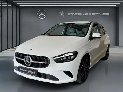 Używany Mercedes B200 Progressive 163 KM (119 kW) 2025 Biały Minivan