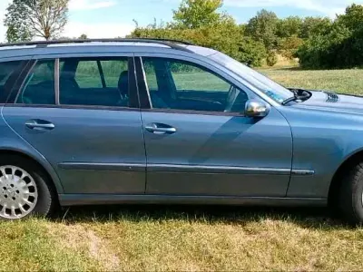 Gebraucht Mercedes E240 177 PS (130 kW) 2003 Blau Kombi