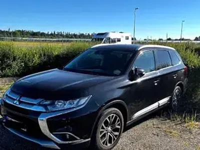 Gebraucht Mitsubishi Outlander Diamant Edition 150 PS (110 kW) 2016 Schwarz SUV