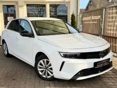 Gebraucht Opel Astra Elegance 131 PS (96 kW) 2023 Artic weiß uni (metallic) Kleinwagen