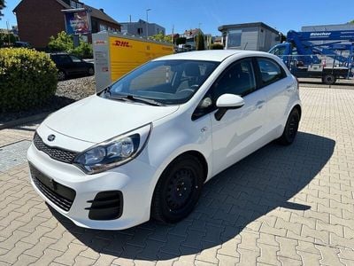 Gebraucht Kia Rio Spirit 86 PS (63 kW) 2016 Weiß Limousine