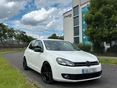 Gebraucht VW Golf VI Style 105 PS (77 kW) 2011 Weiß Kleinwagen