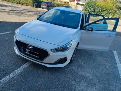 Gebraucht Hyundai i30 Passion 120 PS (88 kW) 2018 Weiß Limousine