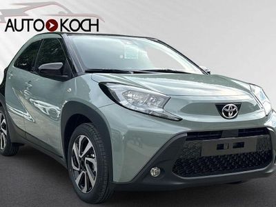 Neu Toyota Aygo X 72 PS (52 kW) 2025 Grün SUV