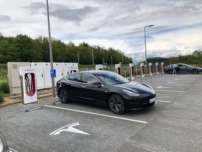 gebraucht Tesla Model 3 Long Range, FSD Paket, nur 40.000 km, schwarz