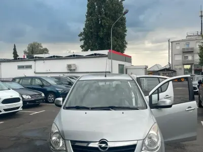 Gebraucht Opel Agila 69 PS (50 kW) 2009 Silber Kleinwagen