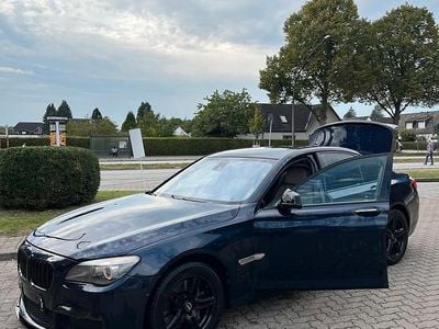Second-hand BMW 750 M Sport 409 CP (300 kW) 2010 Albastru Berlinǎ