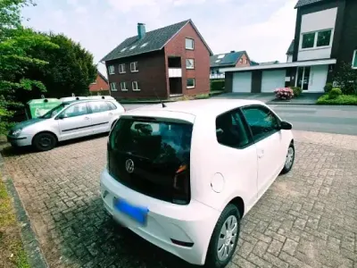Używany VW up! 60 KM (44 kW) 2019 Biały Hatchback