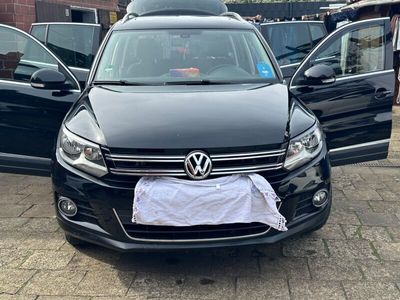 gebraucht VW Tiguan 2.0 TDI DSG 4MOT BlueMot T Track & Fi...