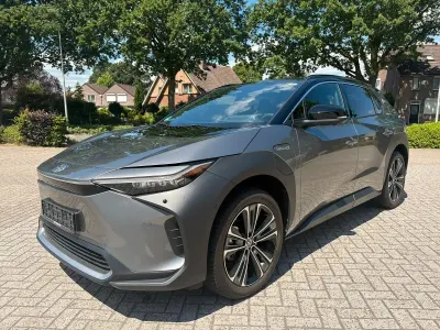 Gebraucht Toyota bZ4X Comfort 150 kW (204 PS) 2023 Grau SUV