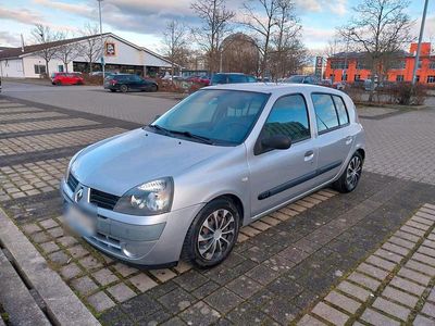 Silber Gebraucht 2006 Renault Clio II Kleinwagen | 1.900 € (Etwas zu teuer)