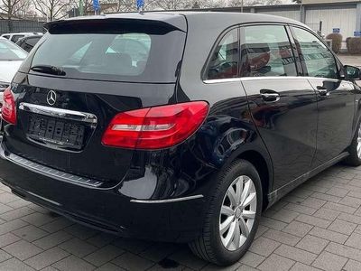 Gebraucht Mercedes B180 122 PS (89 kW) 2012 Kosmosschwarz  metalliclack Van / Kleinbus