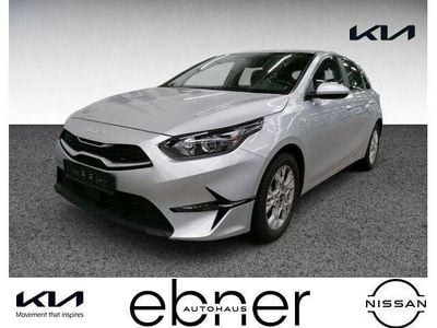 Gebraucht Kia Ceed 140 PS (102 kW) 2024 (kcs) sparklingsilber met. Kleinwagen