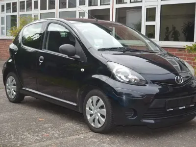 Gebraucht Toyota Aygo 68 PS (50 kW) 2013 Schwarz Kleinwagen