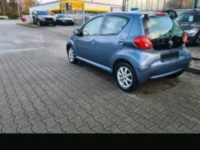 Gebraucht Toyota Aygo 69 PS (50 kW) 2008 Blau Kleinwagen