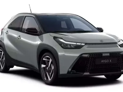 Neu Toyota Aygo X Lounge 116 PS (85 kW) 2025 Urban khaki/ night sky black SUV