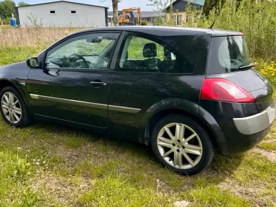 Gebraucht Renault Mégane 113 PS (83 kW) 2005 Schwarz Kleinwagen