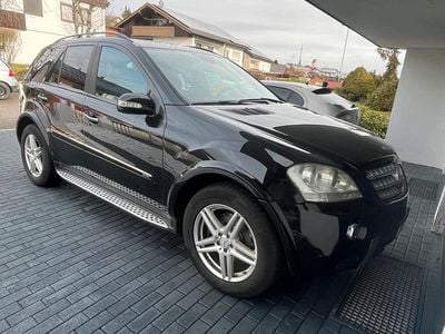 Second-hand Mercedes ML420 AMG 306 CP (225 kW) 2008 Negru SUV