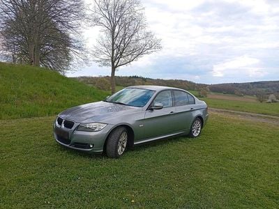 Usata BMW 318 143 CV (105 kW) 2010 Argento Berlina