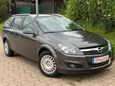 Gebraucht Opel Astra Edition 116 PS (85 kW) 2010 Grau Limousine
