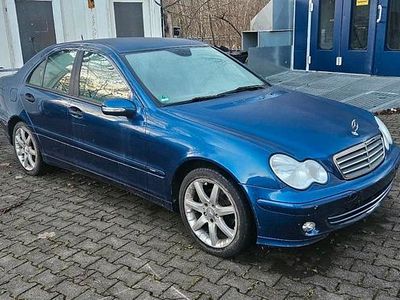 Gebraucht Mercedes C180 143 PS (105 kW) 2005 Blau Limousine