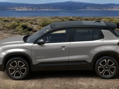 Neu Jeep Avenger Altitude 110 PS (80 kW) 2026 Granite grey metallic / dach vol SUV