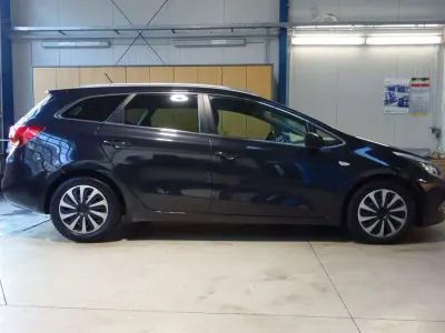 Gebraucht Kia Ceed Sportswagon FIFA World Cup Edition 128 PS (94 kW) 2014 (1k) zilinaschwarz met. Kombi
