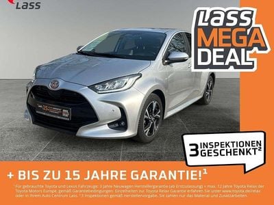 Gebraucht Toyota Yaris Hybrid Team 117 PS (86 kW) 2024 Shimmering silver metallic Kleinwagen
