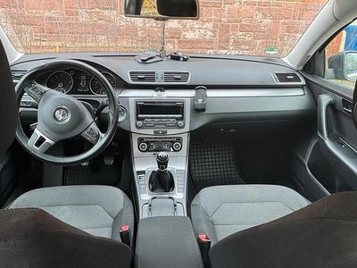 Gebraucht VW Passat 130 PS (95 kW) 2011 Grau Limousine