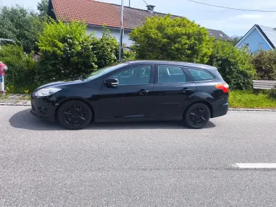 Gebraucht Ford Focus Trend 116 PS (85 kW) 2011 Schwarz Limousine