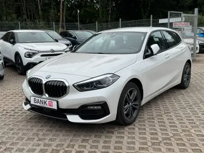 Gebraucht BMW 116 Sport Line 116 PS (85 kW) 2020 Mineralweiss metallic Kleinwagen