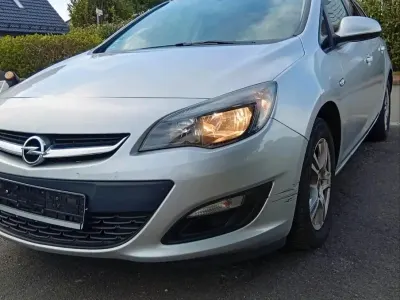 Gebraucht Opel Astra 110 PS (80 kW) 2013 Grau Kombi