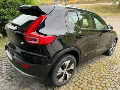 Gebraucht Volvo XC40 Core 211 PS (155 kW) 2022 Schwarz SUV
