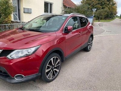 Gebraucht Nissan Qashqai Tekna 131 PS (96 kW) 2016 Rot SUV