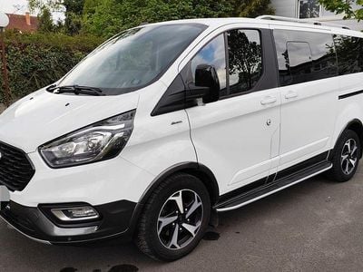 Second-hand Ford Tourneo Active 131 CP (96 kW) 2022 Alb Monovolum