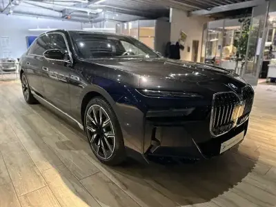 Usata BMW i7 Performance 500 kW (680 CV) 2024 Blu Berlina