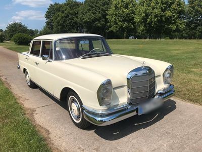 gebraucht Mercedes W111 220 SEbHeckflosse mit seltene Farbkombination