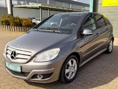 Usata Mercedes B200 136 CV (100 kW) 2011 Grigio Monovolume
