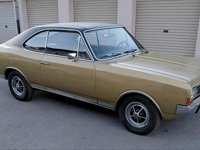 Begagnad Opel Commodore 120 HK (88 kW) 1969 Guld Sportkupé