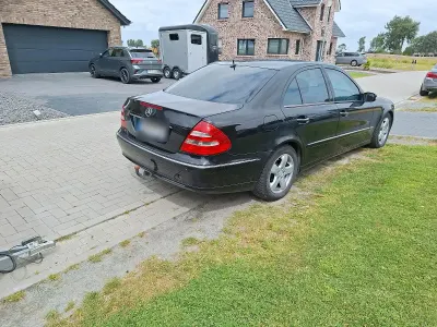 Gebraucht Mercedes E320 204 PS (150 kW) 2005 Silber Van / Kleinbus