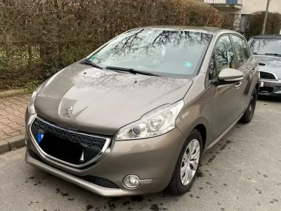 Gebraucht Peugeot 208 Active 92 PS (67 kW) 2014 Beige Kleinwagen