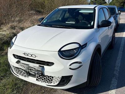 Second-hand Fiat 600 101 CP (74 kW) 2025 Alb SUV