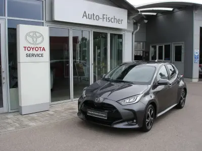 Gebraucht Toyota Yaris Hybrid 92 PS (67 kW) 2025 Marlingrau Limousine