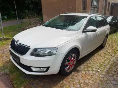 Gebraucht Skoda Octavia Elegance 105 PS (77 kW) 2013 Weiß Kombi